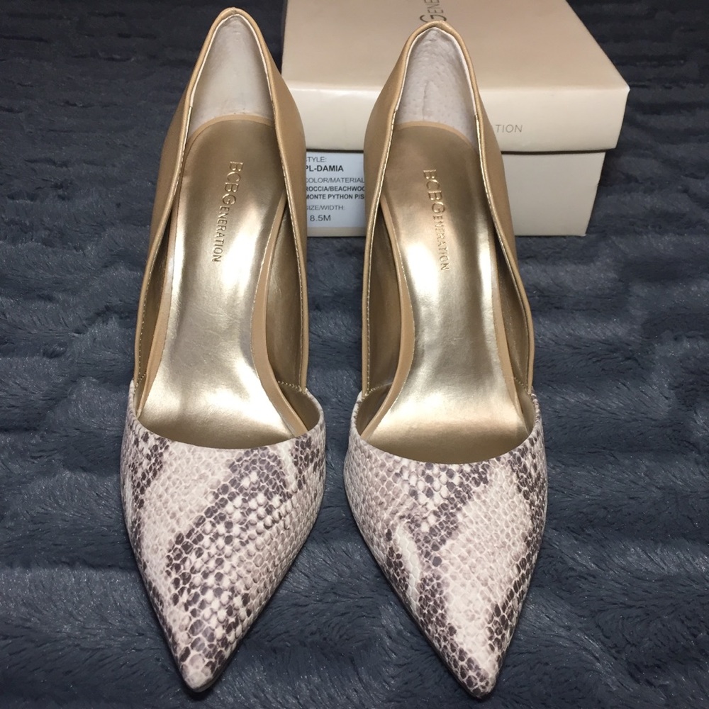 BCBG Snakeskin Embossed Pointy Toe High Heel 8.5 M